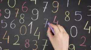 Каква е разликата между цифра и число?