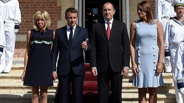 Макрон vs. Радева: Коя е по-стилна? (снимки)