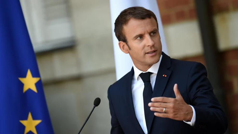 Еманюел Макрон похарчил 26 000 евро за... грим