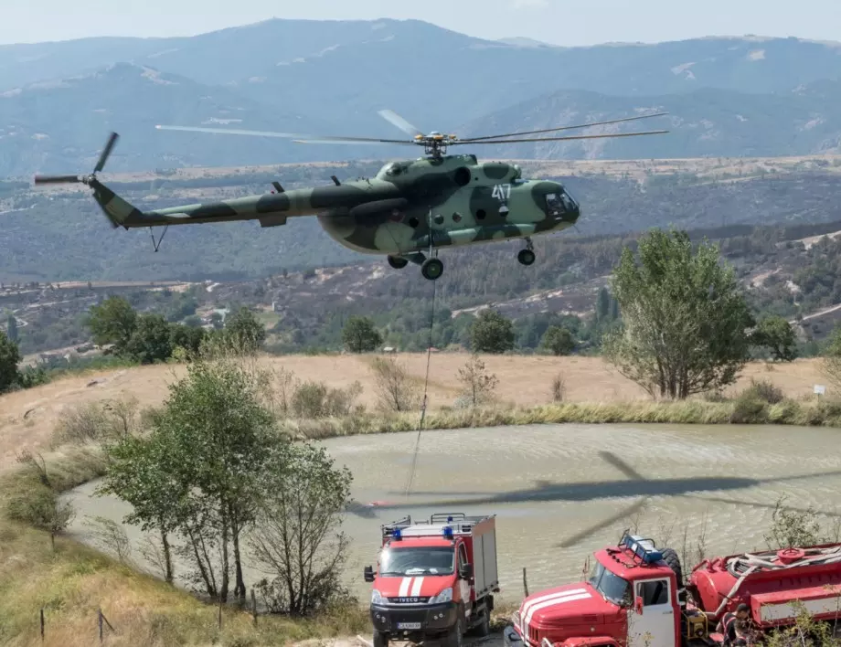 Армейски „Кугър“ се включи в гасенето на пожара в Рила