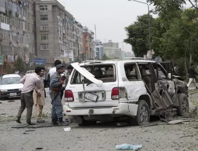 Трима загинали и десетки ранени след атентат в джамия в Кабул