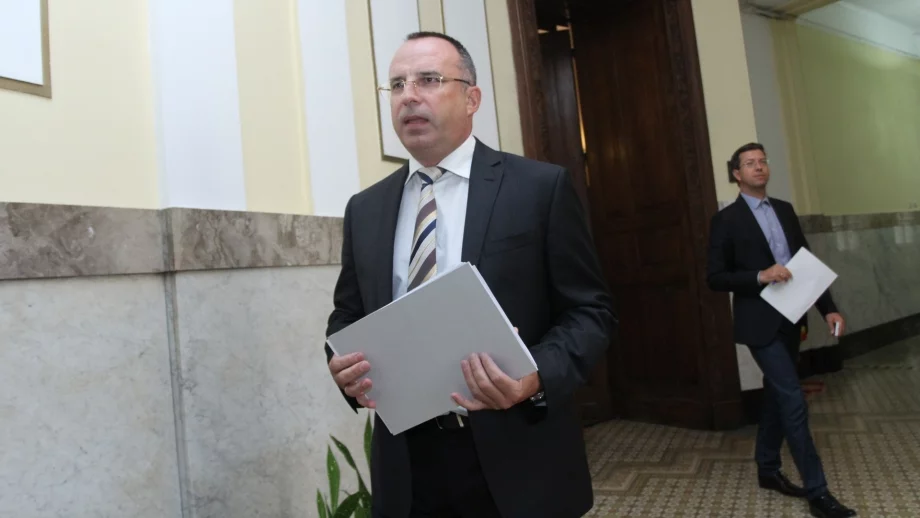 Порожанов: Тепърва ще стане ясно дали Мизова е виновна в казуса с къщата за гости