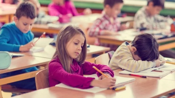 Ето колко дни ще почиват учениците покрай Коледа