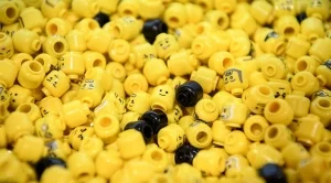 Lego съкращава 1400 служители 