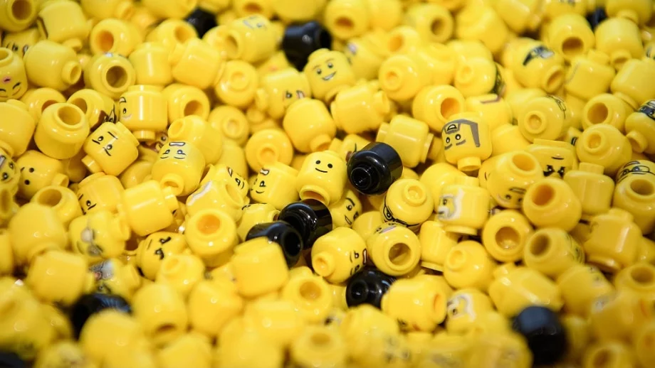 Lego съкращава 1400 служители 