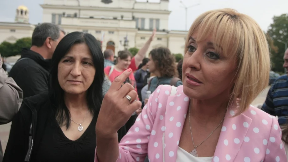 Манолова: Българите са ходещи роби на "Топлофикация"