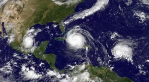 На близо 300 млрд. долара се равняват щетите от ураганите в САЩ