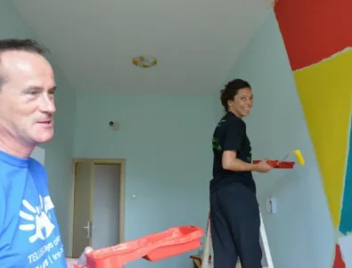 Стотици доброволци ремонтираха училището за деца с увреден слух в София