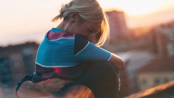 Една прегръдка - това ми стига