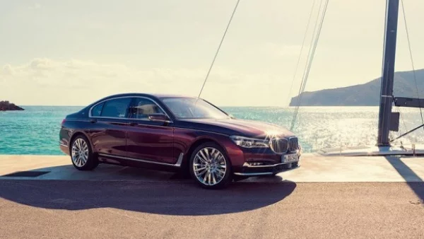 BMW превърна 7-Series в луксозна яхта