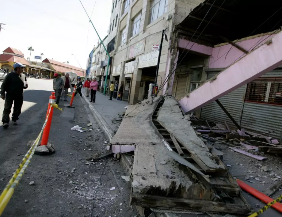 Покрив на църква рухна по време на литургия в Мексико (ВИДЕО)