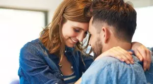 Фразите, които ще го накарат да настръхне от любов   