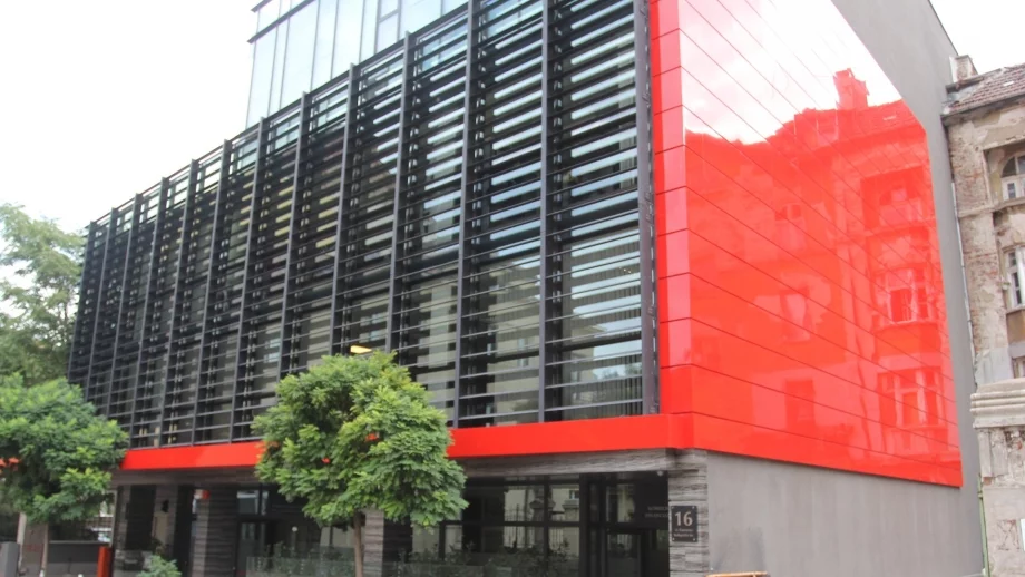 Измамник се представял за член на КФН