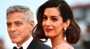 Клуни не спи заедно с жена си заради близнаците