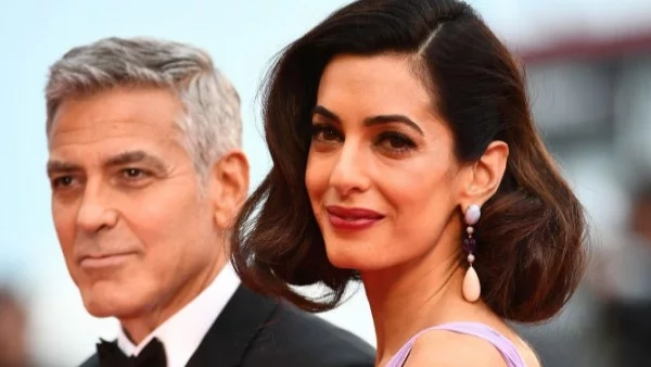 Клуни не спи заедно с жена си заради близнаците