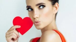 Момиченцата играеха с кукли, аз - със сърца