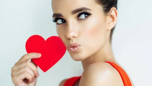 Момиченцата играеха с кукли, аз - със сърца