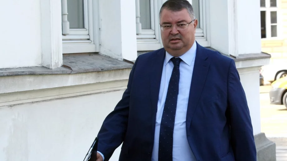 Шефът на НОИ: Болничните рязко се увеличават по празници