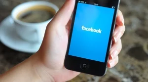 Facebook масово изхвърля потребители от профилите им 