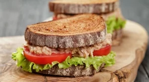  {{ otherArticle[0].article.title }} 