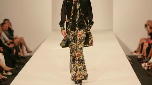 Втален силует от Жени Живкова за есен/зима 2017/2018