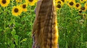 Жена не е подстригвала косата си от 14 години (снимки)