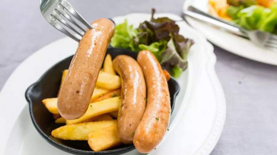 Сочни наденички с гарнитура