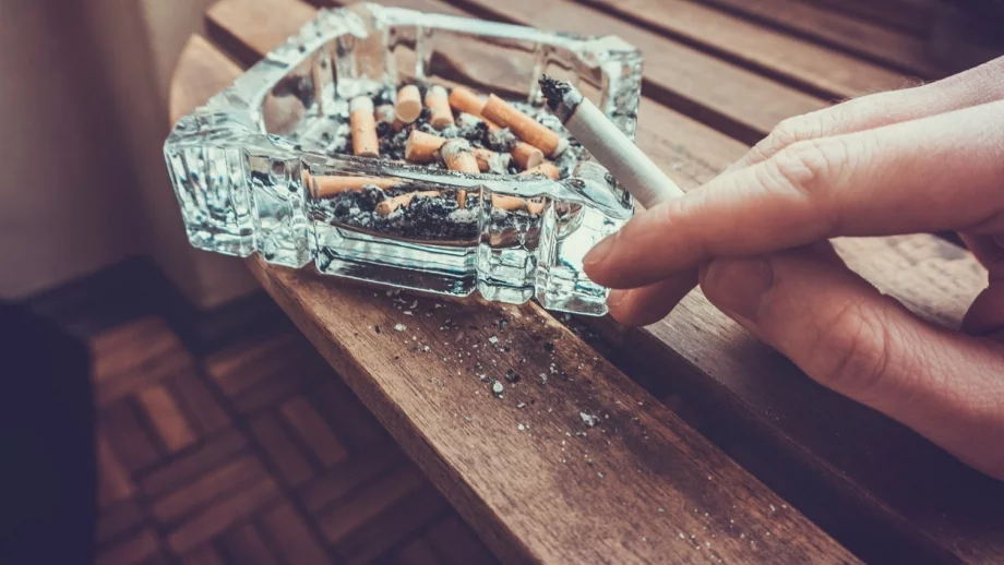 Готвят тотална забрана на пушенето в закрити помещения