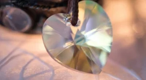 Kристален аксесоар е огледало на емоциите