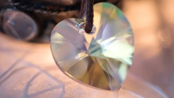 Kристален аксесоар е огледало на емоциите