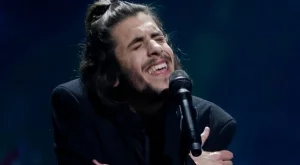 Победителят от Евровизия 2017 е в много тежко състояние