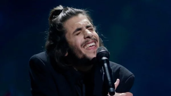 Победителят от Евровизия 2017 е в много тежко състояние