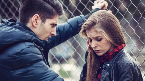 14 знака, че имате връзка с маниак по контрола