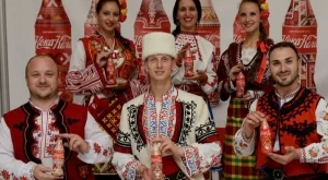 Българската шевица украси бутилките на Кока-Кола
