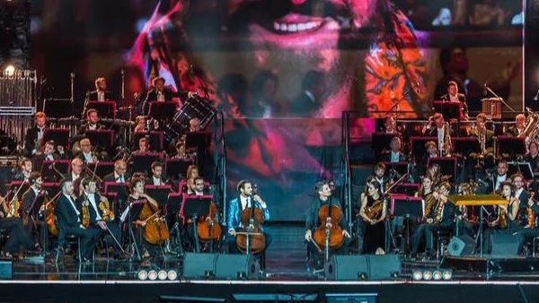 2Cellos свириха в памет на Лучано Павароти 