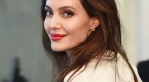  Джоли заложи на стилна визия за среща в ООН (снимки)