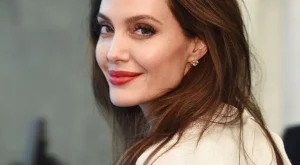 Джоли: Камбоджа ме промени, без нея нямаше да стана майка