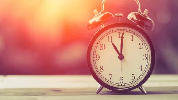 Кога връщаме стрелките на часовника с един час назад?