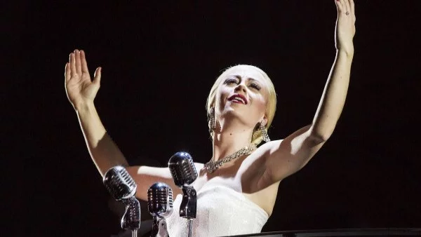 Бродуейският мюзикъл Евита се отлага