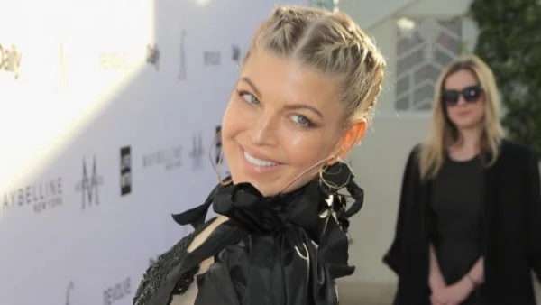 Фърги се съблече (снимки)