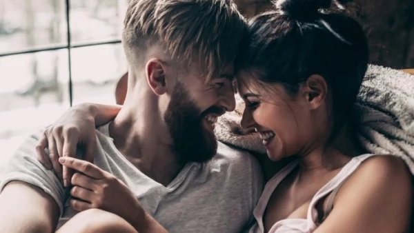 Горещ ФЛИРТ в дневния хороскоп за 4 октомври