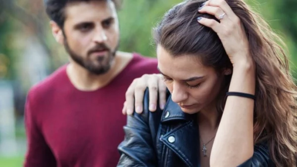 2-те зодии, които НАРАНЯВАТ най-много в любовта