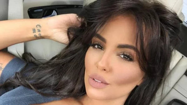 Мъж си татуира лицето на Николета Лозанова (видео)