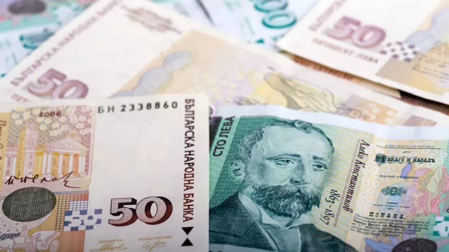 Пандемията вдигна средния осигурителен доход със 130 лева