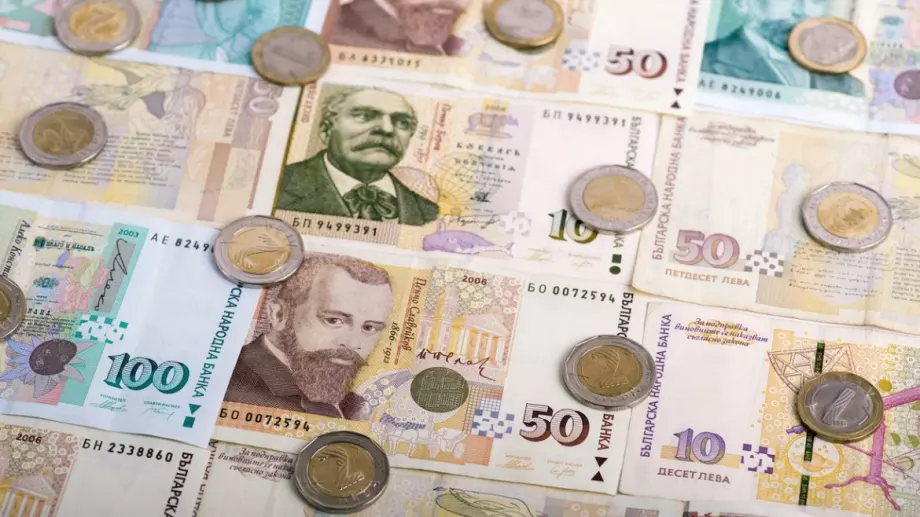 Вдигат с до 20% заплатите на военните, полицаите и някои чиновници