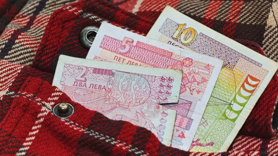 Запор на заплати и пенсии: Кои доходи са спасени от запор?