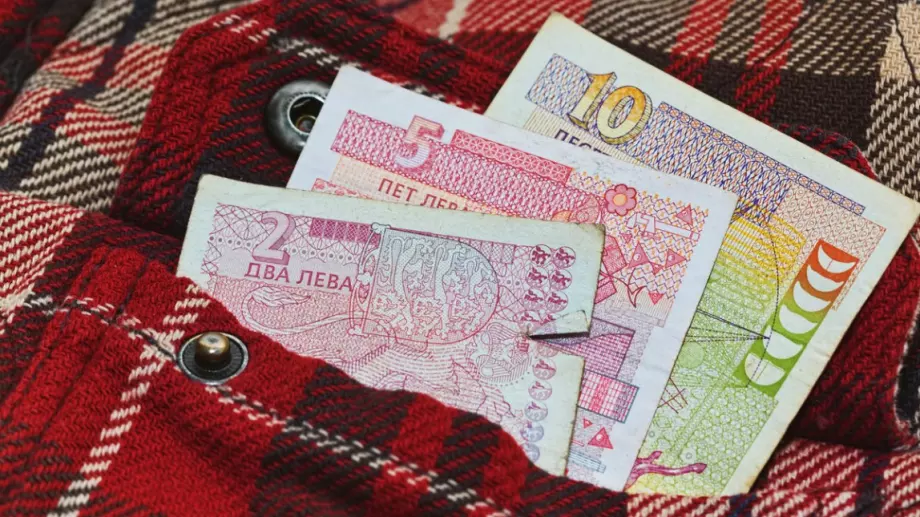 Спад на средния осигурителен доход