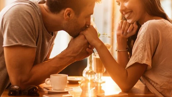 Любовна ИЗНЕНАДА за една зодия в хороскопа за 6 декември