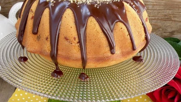 Кекс със стафиди и орехи