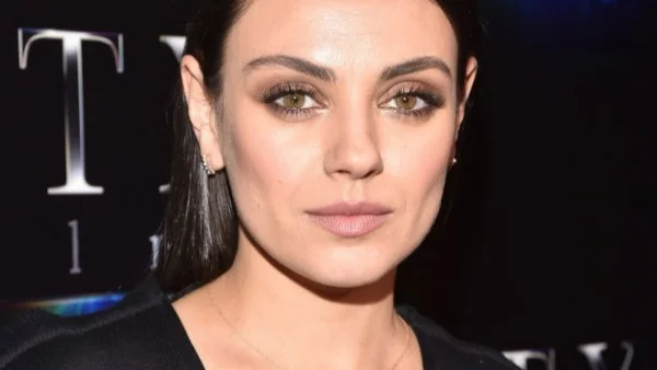 Вижте порасналите деца на Мила Кунис  (снимка)